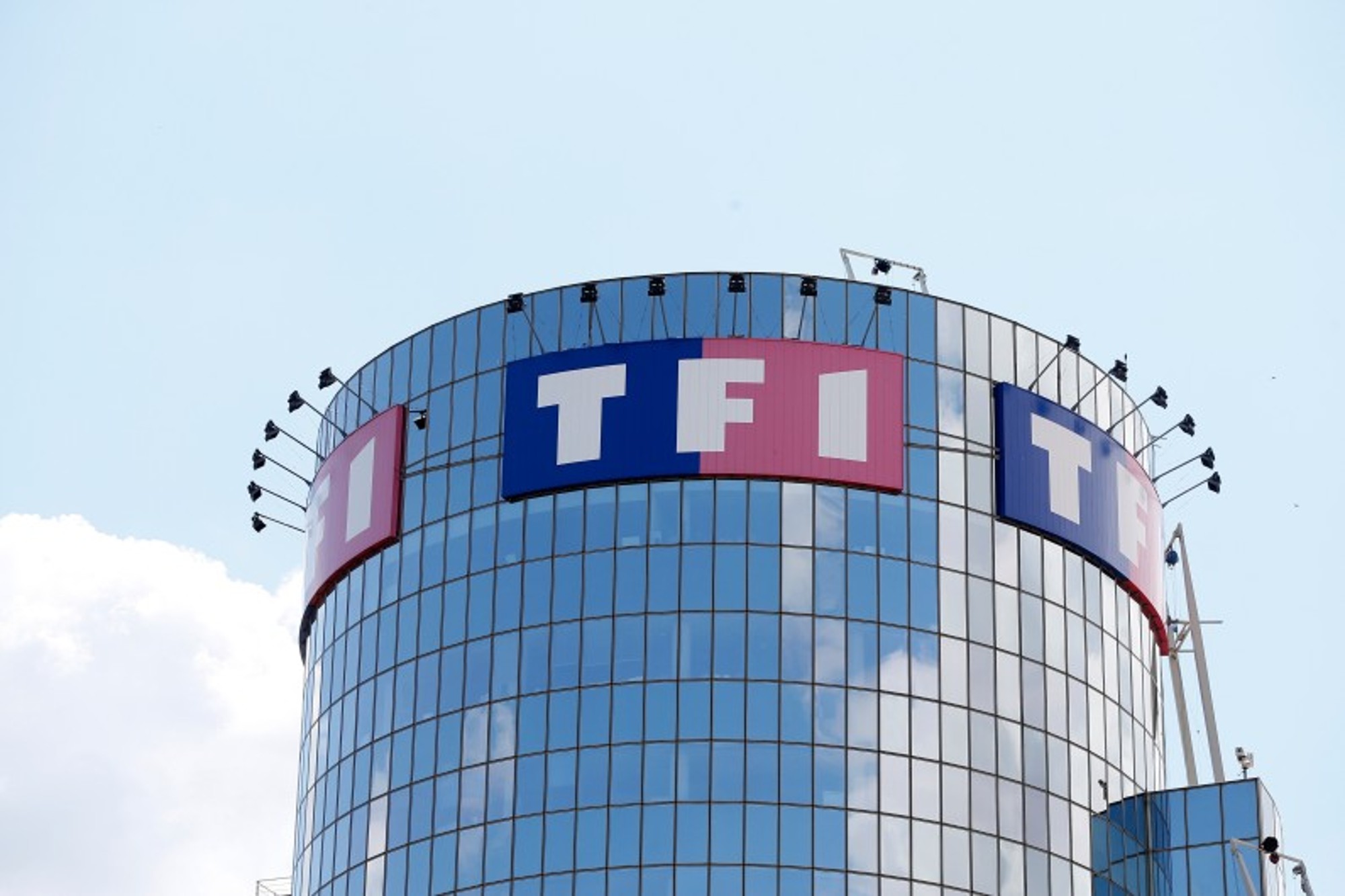 Mediamat hebdo : TF1 accélère, France Télévisions contre-attaque, M6 décroche