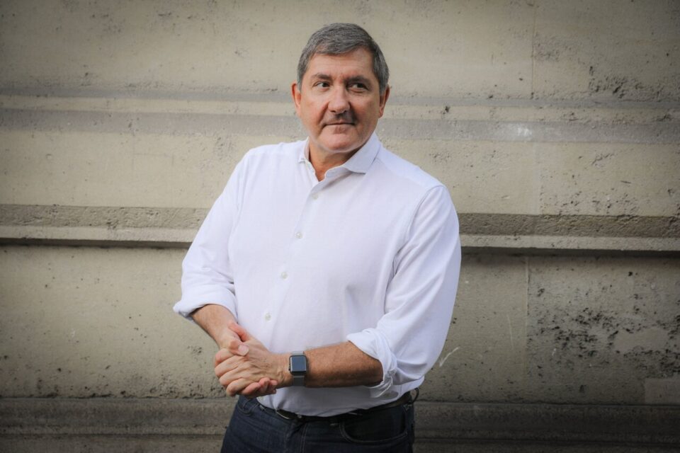 Mercato : Yves Calvi appelé d'urgence pour remplacer Laurent Ruquier sur T18
