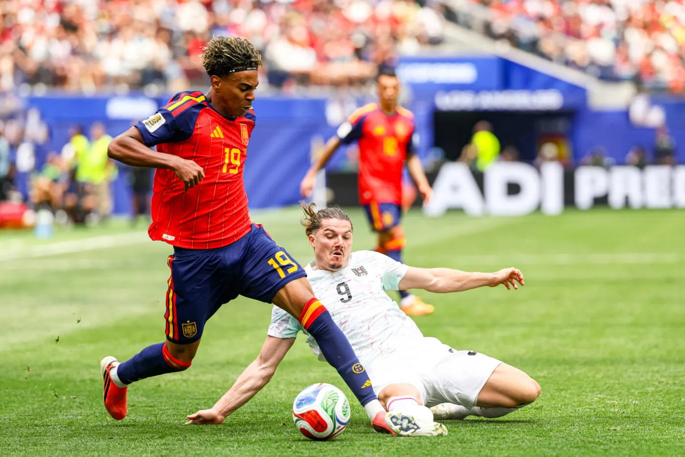 Le Mondial propulse M6, TF1 décroche avec « Zodiaque »