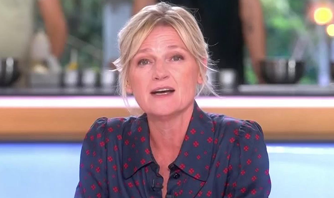 "Je reste" : Anne-Élisabeth Lemoine tranche enfin et verrouille l’avenir de "C à vous"