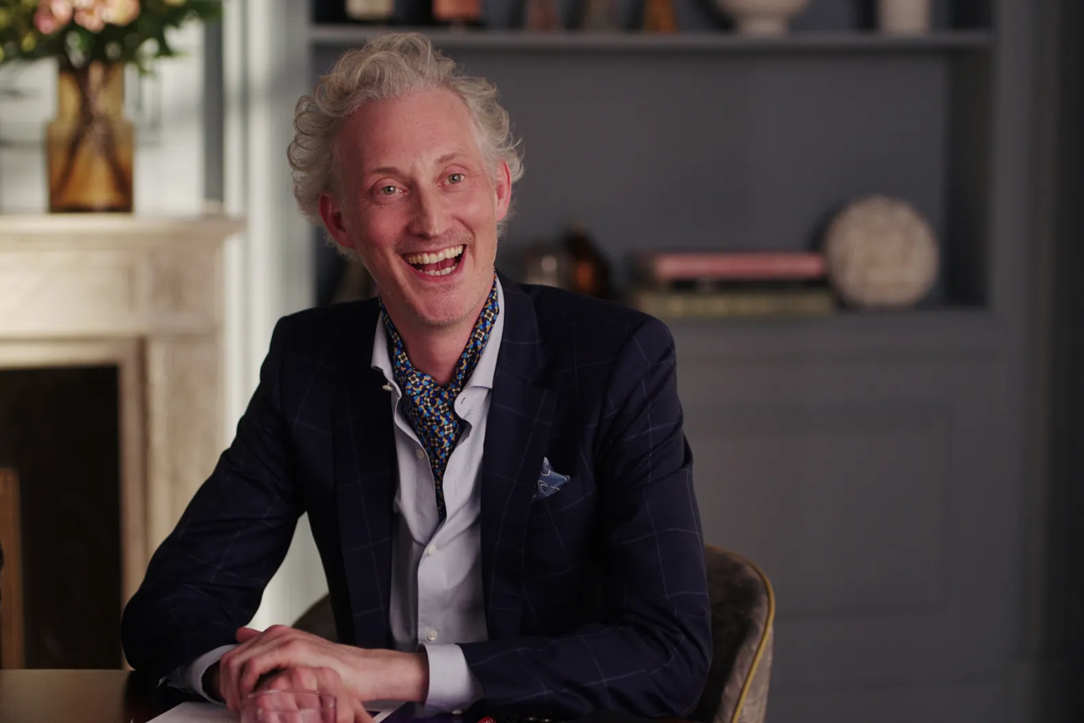 « J’avais besoin de travailler » : Bruno Gouery ne s’attendait pas au phénomène « Emily in Paris »