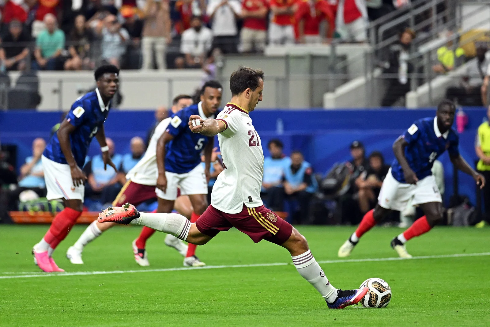 20,2 millions devant M6, les Bleus écrasent tout… sauf l’Espagne