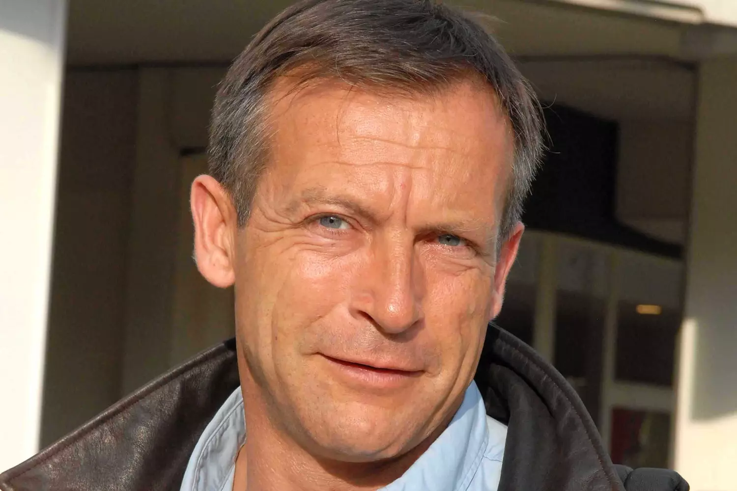 Laurent Bignolas sur sa péniche amarrée à Boulogne-Billancourt