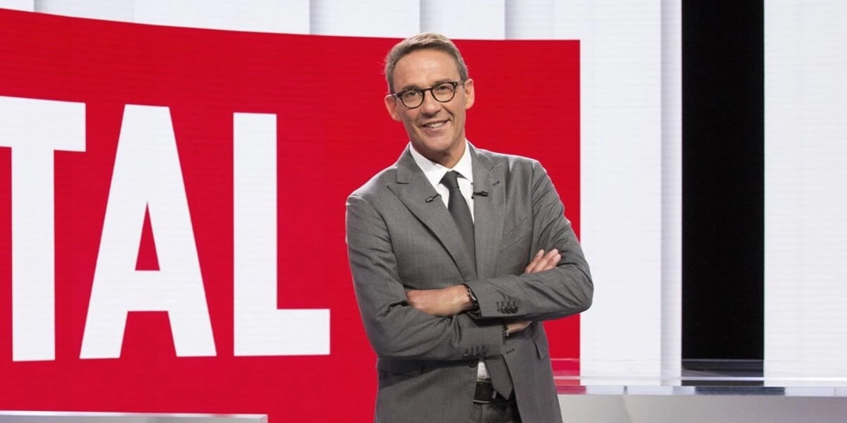 Julien Courbet est aux commandes du magazine "Capital" sur M6.