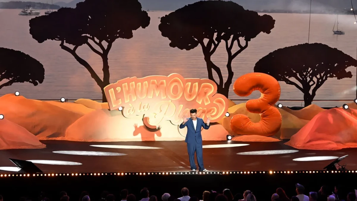 « L’Humour à la plage » : Kev Adams s’offre Jamel Debbouze et Laurent Ruquier