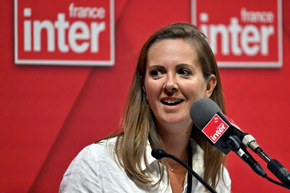 « C’est loin mais c’est beau » : Charline Vanhoenacker prend la route pour France Inter