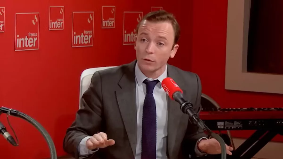 France Inter : 300 personnalités réclament le retrait de Charles Sapin, la direction tient bon